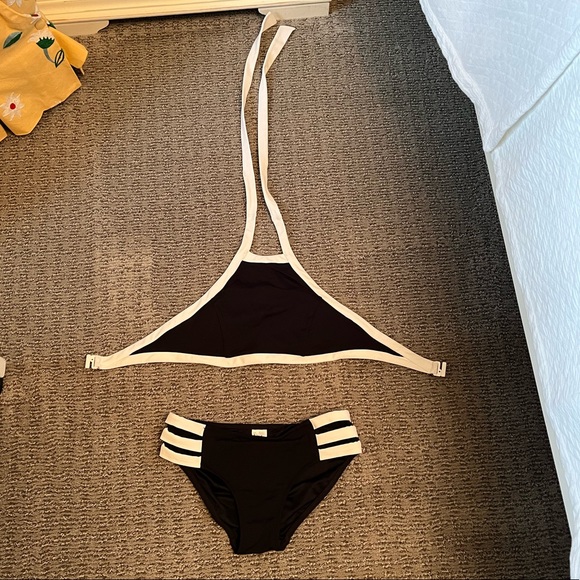 Seafolly 2 piece swim suit. US size 4. Black with white trim. - Picture 1 of 1